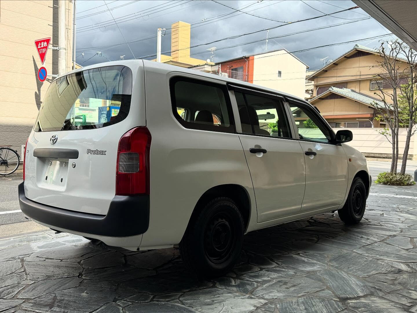 🌟 こんにちは、皆さん！🚗💨 中古車販売業者の[京都自動車で