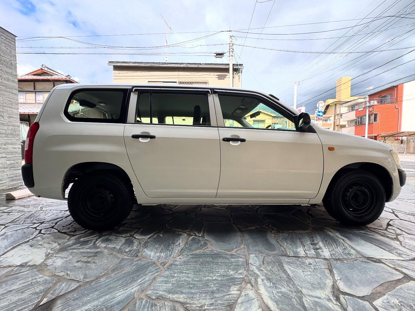 🌟 こんにちは、皆さん！🚗💨 中古車販売業者の[京都自動車で