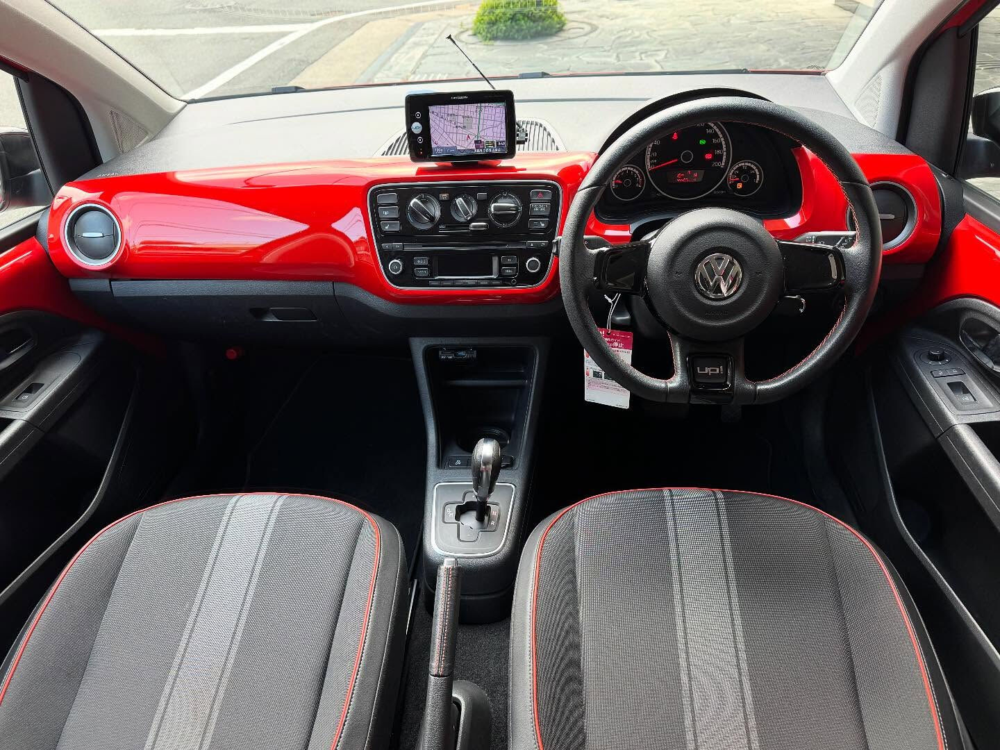 🚗✨ 皆様、こんにちは！今日は当店で特におすすめの一台、フォ
