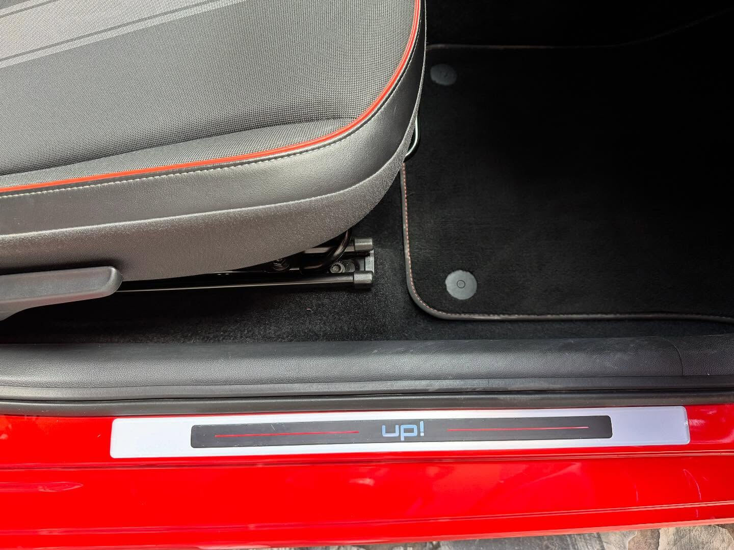 🍊🚗✨ Volkswagen up! Orange Limi