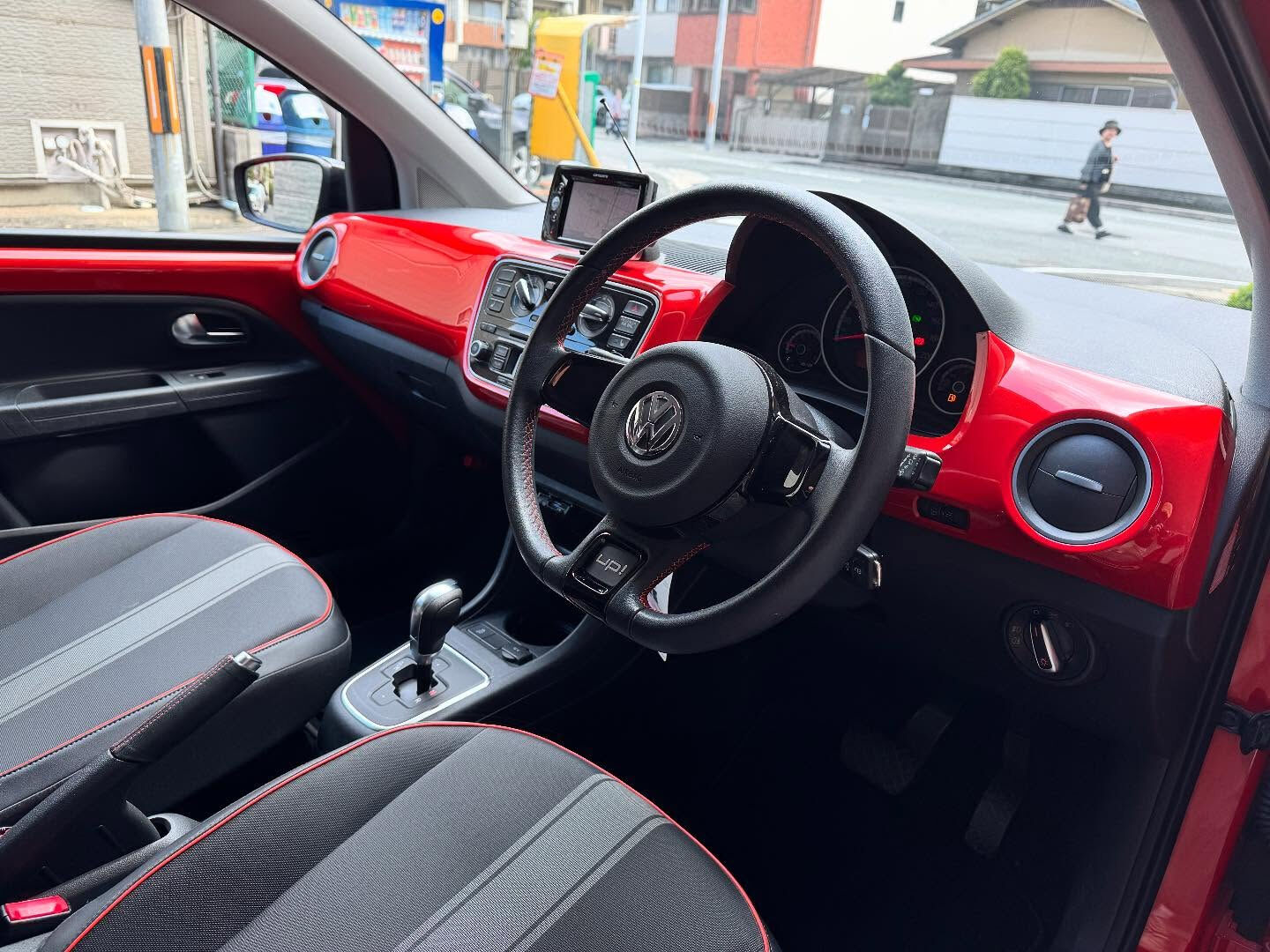 Volkswagen up! オレンジ