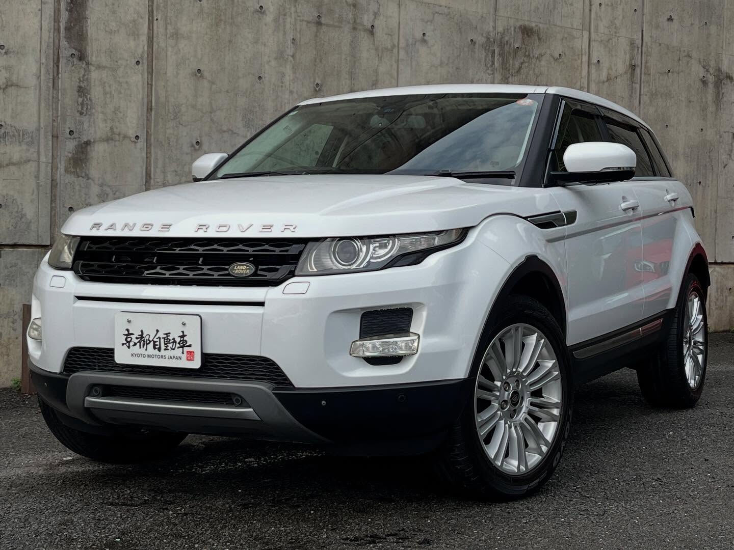 ✨🚙 驚くべきスタイルと高級感が融合した、レンジローバーイヴ