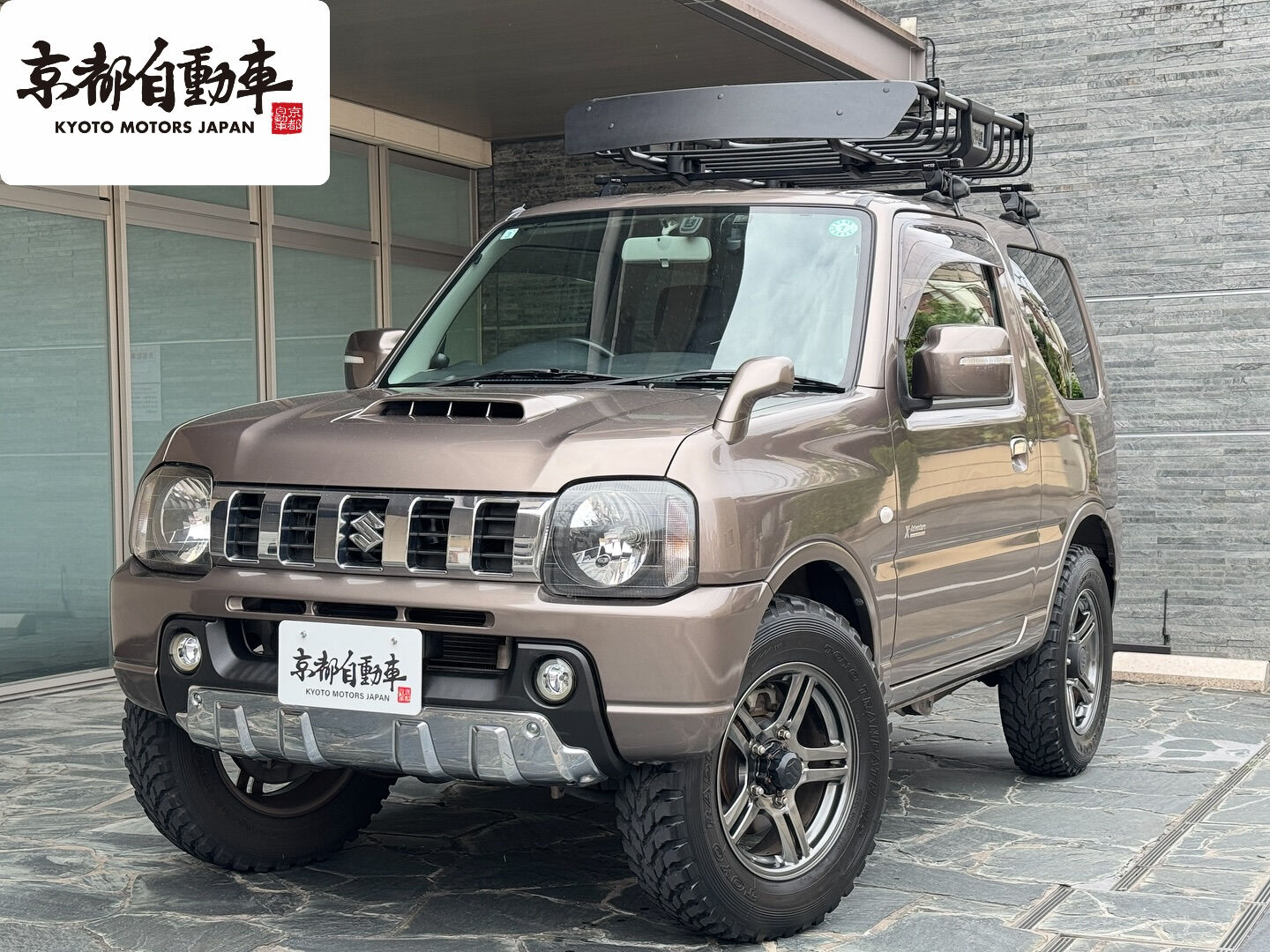 ブラウンメタリックのスズキ・ジムニーが京都自動車に登場