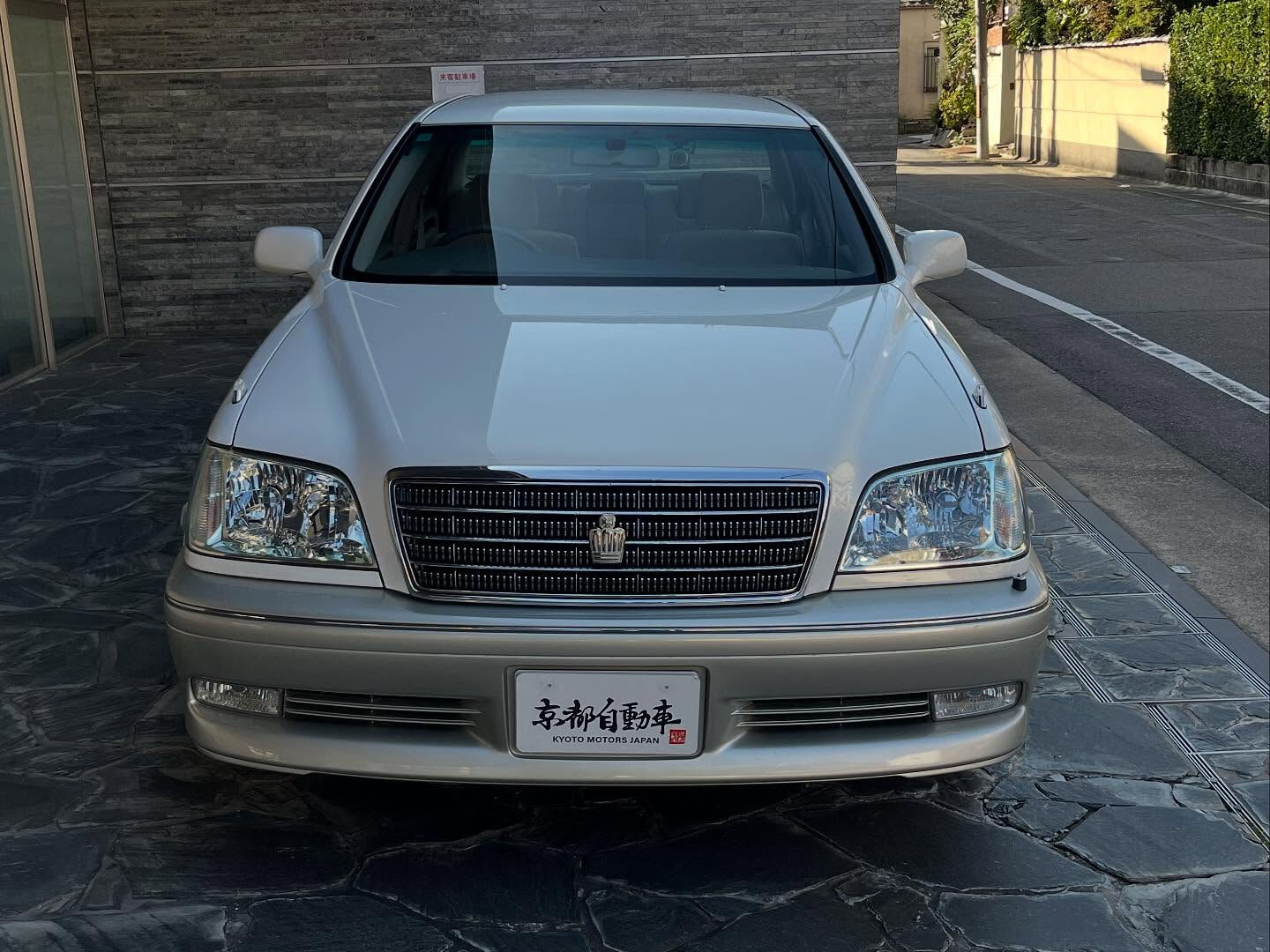 🚗✨ 憧れのクラウンが今ここに！あなたのドライブをさらに特別